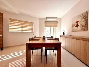 2BR Apartment next to the Seafront