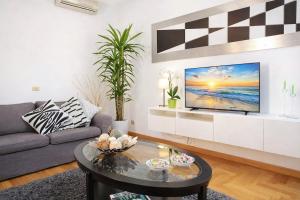 Luxury Apartment for 10 Central VATICANO SPeter Basilica AirCond NETFLIX - SKY Wifi