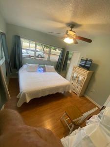 Orlando 3BR | Hot Tub + Parking + Pets