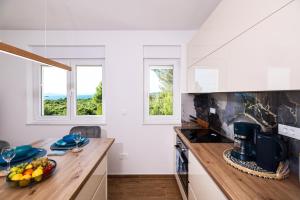 ELA Apartment mit Blick auf die Herzinsel in Turanj