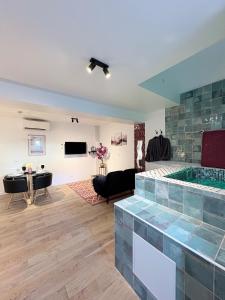 RED Passion Love room near Disney