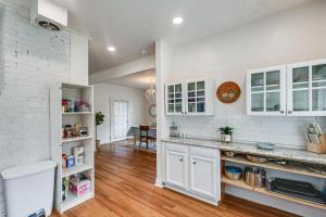 Walk to Everything! Historic Billings Home with Deck