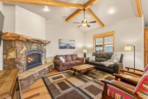 Roots- Downtown Greystone by lake with air conditioning