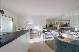 2-Br Apartment Residence with Pool Near La Croisette