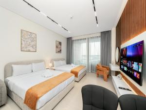 Amazing Studio with Balcony and Jacuzzi I Near Dubai Mall & Downtown I Sleeps 4