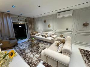 فيلا ارضي بحديقه خاصه