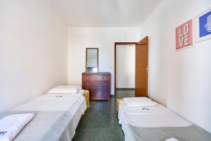 303 Laura - Maria Célia · IT - roupas de cama | wi-fi | AC | piscina vista