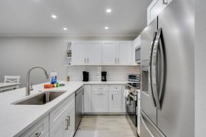 Coquina Beach 4B- Gorgeous Ground Level Residence