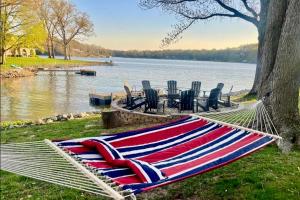Easy-Access Dock, Kayaks & Views
