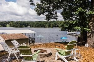Sunset Shores 5BR Lake Home w All-Seasons Patio