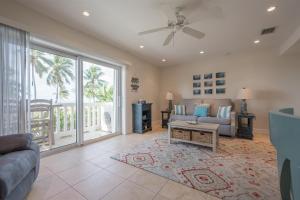 A SUNKISSED BUNGALOW-B205