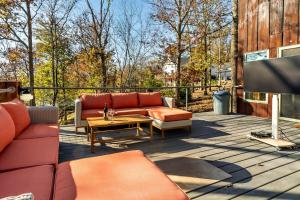Luxury Lake House w Dock & Game Room