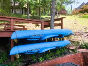 Log Home Hot Tub Retreat, Kayaks
