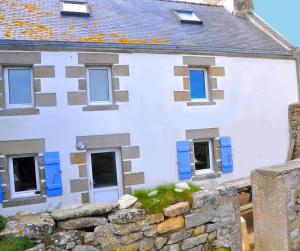 Maison sur le quai face à locéan