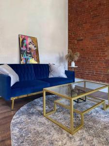 2 Bedrooms • Warm & Historic Stay • Free Parking