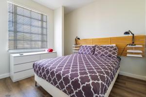 Coastal 2BR Escape | Walk to Beach & 2 Queen Beds