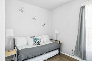 Detroit 3BR Retreat w Wi-Fi + Street Parking