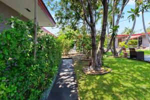 Bright 2BR Getaway | BBQ, Garden & Parking