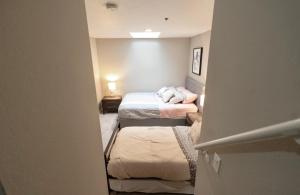 Pacific Blue Townhome Walk to Ocean 2 Bed Apt WITH FREE PARKING