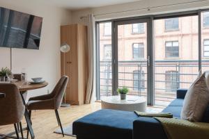 Modern 2BR Apartments by Luxus Sleeps 6 City Centre