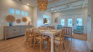 Southern Cross by AvantStay Steps to the Beach Pool Fire Pit Direct Boardwalk Access