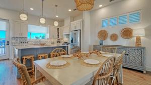 Southern Cross by AvantStay Steps to the Beach Pool Fire Pit Direct Boardwalk Access