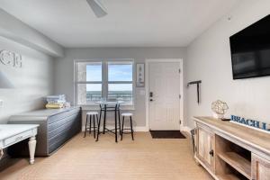 Salty Oceanfront Luxury Condo Pools, Hot Tubs