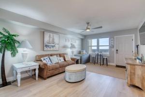 Salty Oceanfront Luxury Condo Pools, Hot Tubs