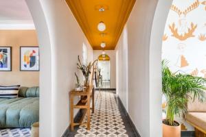 Spacious 2BR Apartment with Balcony Near Reforma