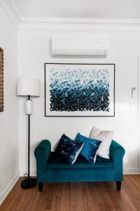 NEW Historic Flat Patio and Walk-to-All Location