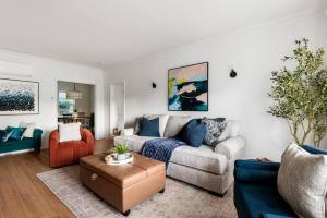 NEW Historic Flat Patio and Walk-to-All Location