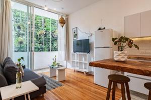 Spacious Home with Terrace & Vibrant Neighborhood
