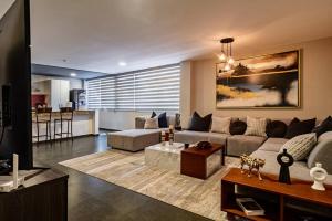 Del Valle Getaway Workspace and Secure Parking