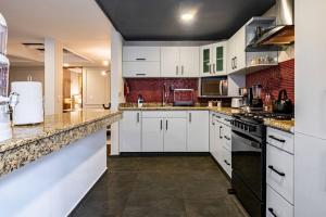 Del Valle Getaway Workspace and Secure Parking