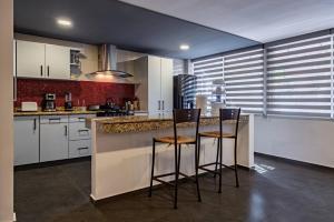 Del Valle Getaway Workspace and Secure Parking