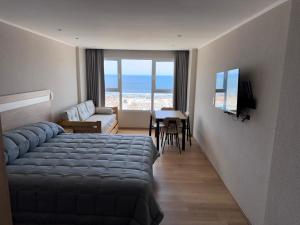 MONOAMBIENTE EDIFICIO OCEANO NECOCHEA frente al mar,