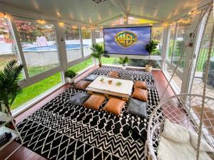 HotTub|Sauna|Theater|BBQ|Firepit|Game|Pool