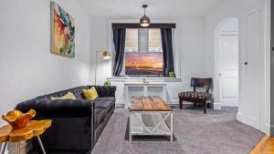 AC Retreat - Cozy 2BR by Tropicana & Beach