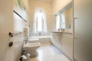 Elegant 3BR 15 min walk to the Duomo, 2 min to Sempione