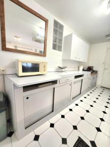 Mas de la BOURGADE Villa BLANCHE