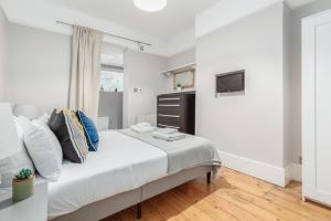 Cosy 2-Bed Garden Home with Heated Floors - Walk to Acton Central