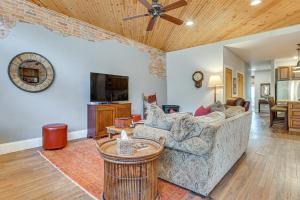 Private Hot Tub, Steps to Main St Saluda Retreat