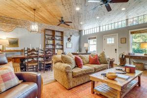 Private Hot Tub, Steps to Main St Saluda Retreat