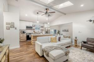 Texas Ranch Retreat - Firepit plus Spacious Backyard