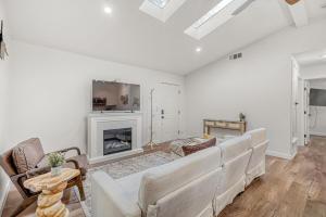 Texas Ranch Retreat - Firepit plus Spacious Backyard