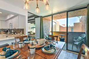3 Mi to Old Town: Scottsdale Condo w Pool & Lake