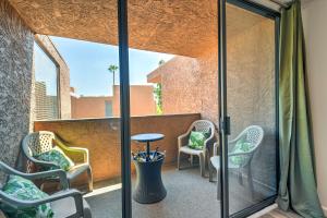 3 Mi to Old Town: Scottsdale Condo w Pool & Lake