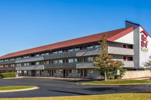 Red Roof PLUS Chicago - Hoffman Estates