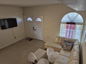 Bright and modern home near to Florida keys