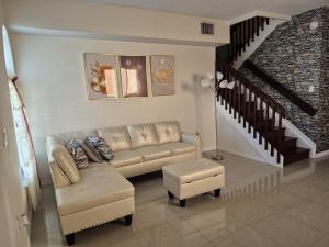 Bright and modern home near to Florida keys